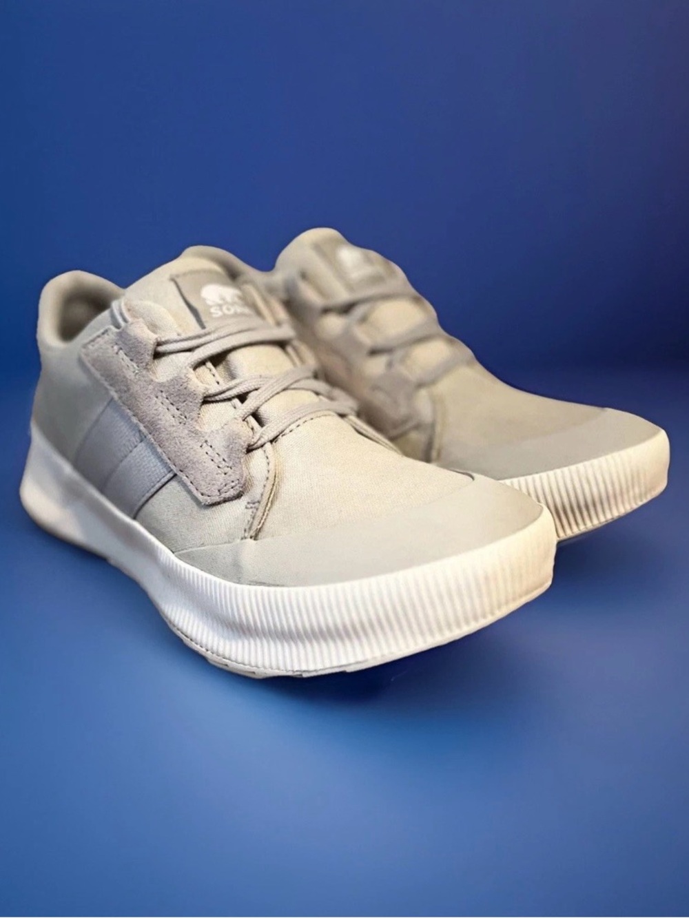 Sorel size 8.5 Women's Out N About III Low Sneaker Popular And Waterproof Design